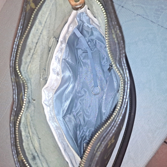 Louis Vuitton Vintage Monogram Tote Handbag with Loop Handle - Picture 14 of 15